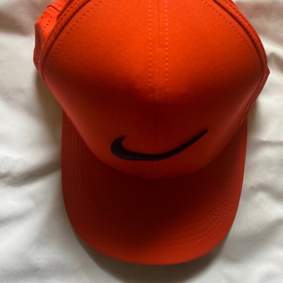 Nike Golf Hat Cap Women Red Bright Lightweight Vented Breathable Athletic M/L - Picture 3 of 6